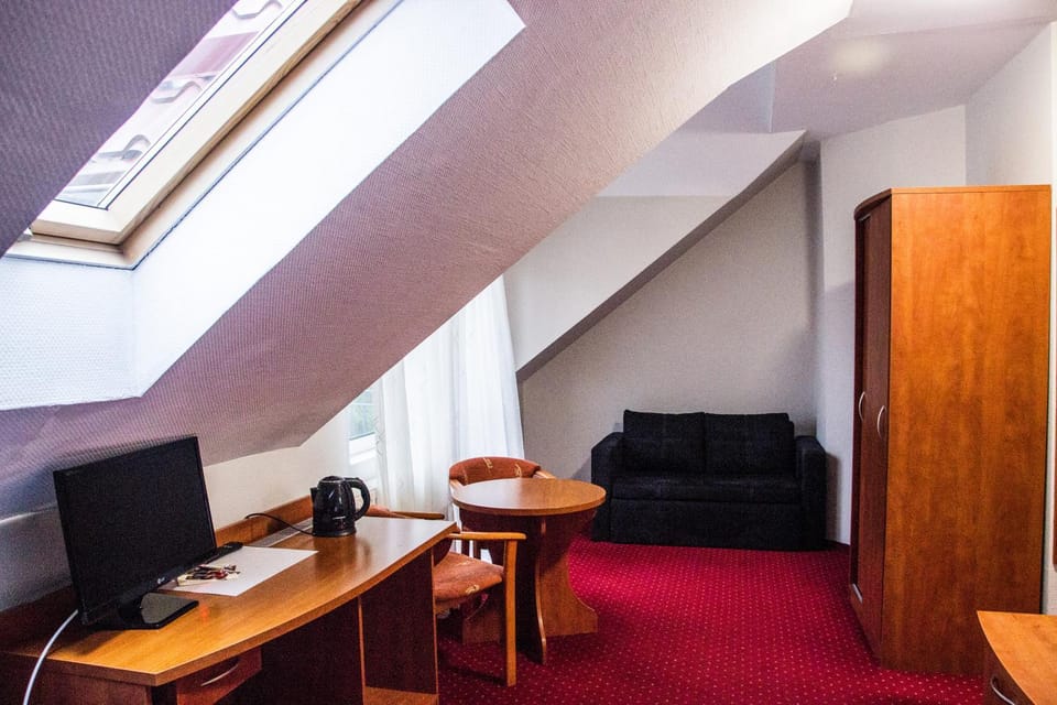 Communal lounge/ TV room, TV and multimedia, Living room, Seating area