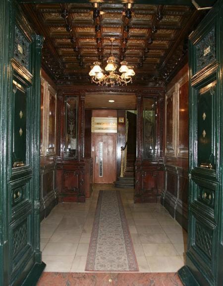 Facade/entrance
