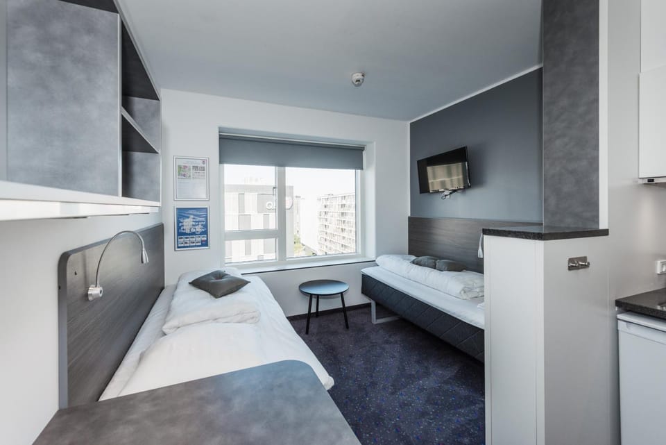 Bed, TV and multimedia, View (from property/room), Kitchen or kitchenette, Bedroom, internet