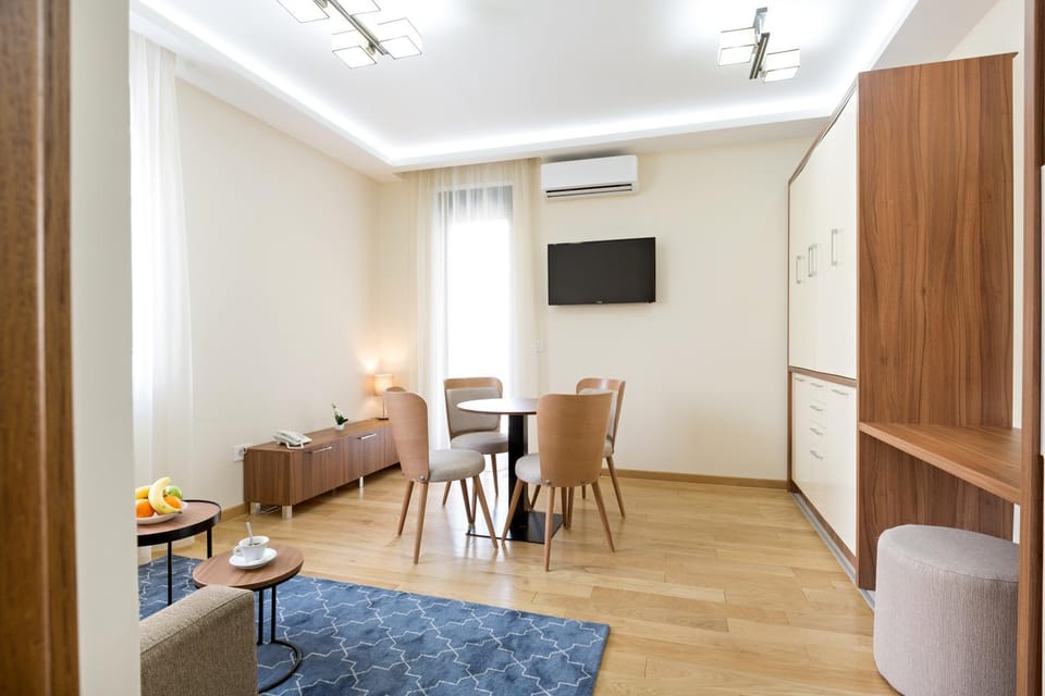 Kitchen or kitchenette, Living room, Decorative detail, Seating area, Dining area