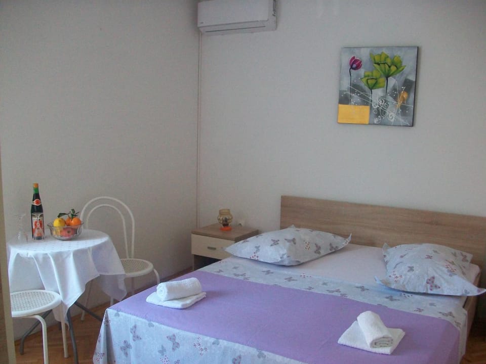 Seating area, Bedroom