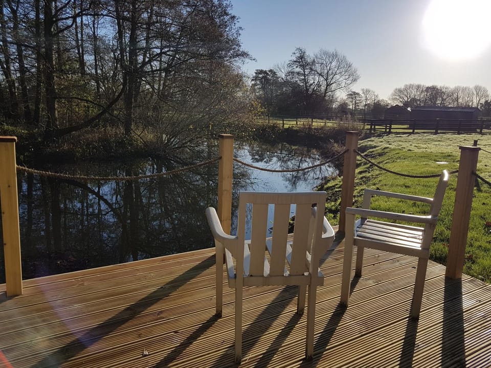 Waterside Shepherds Hut Chalet in England