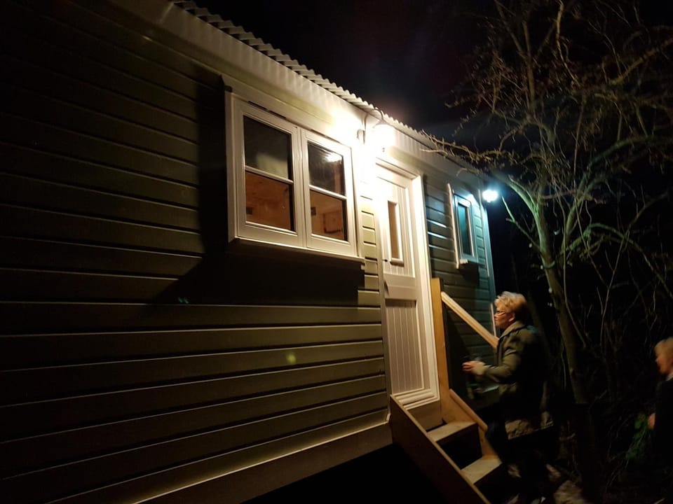 Waterside Shepherds Hut Chalet in England
