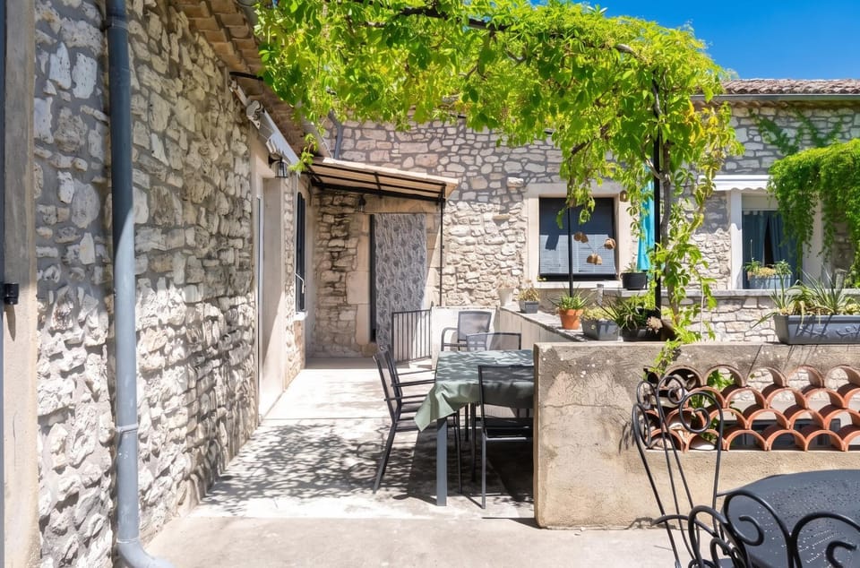 Maison accueillante à Orgnac-l'Aven avec piscine partagée Apartment in Provence
