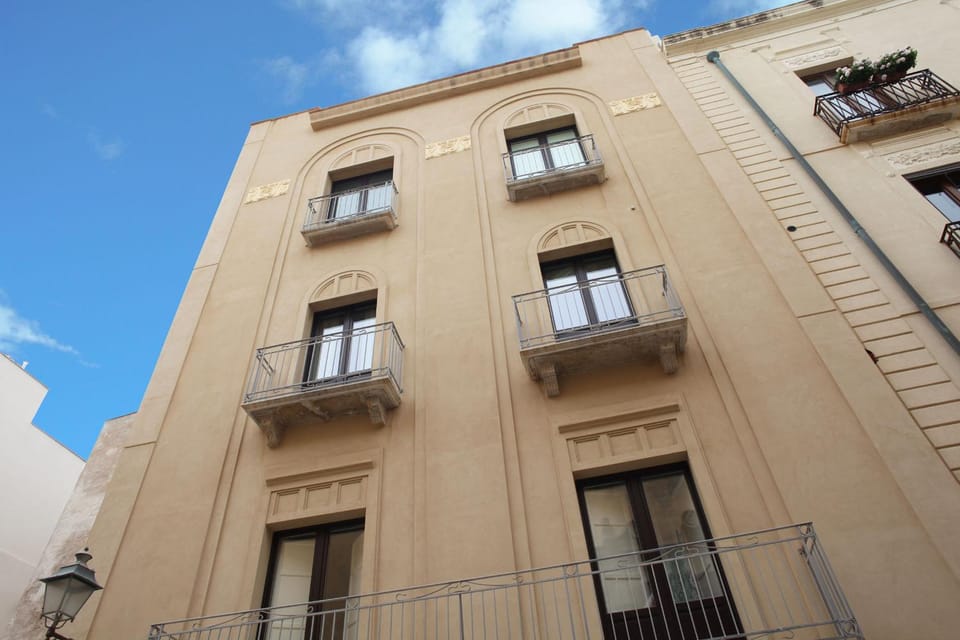 Facade/entrance, Bird's eye view