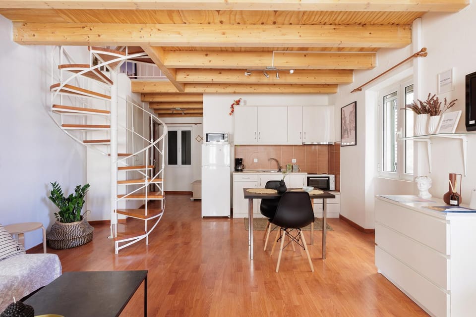 Kitchen or kitchenette, Seating area, Dining area