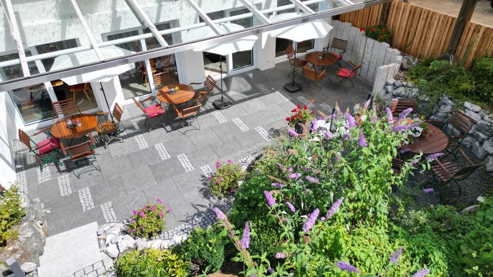 Balcony/Terrace, Entertainment