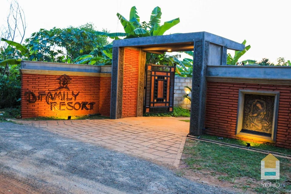 Facade/entrance