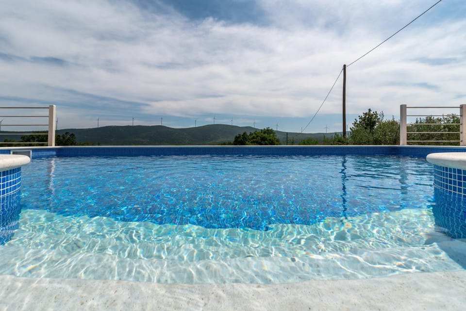 Mountain view, Swimming pool