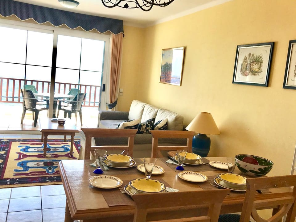 Living room, Dining area