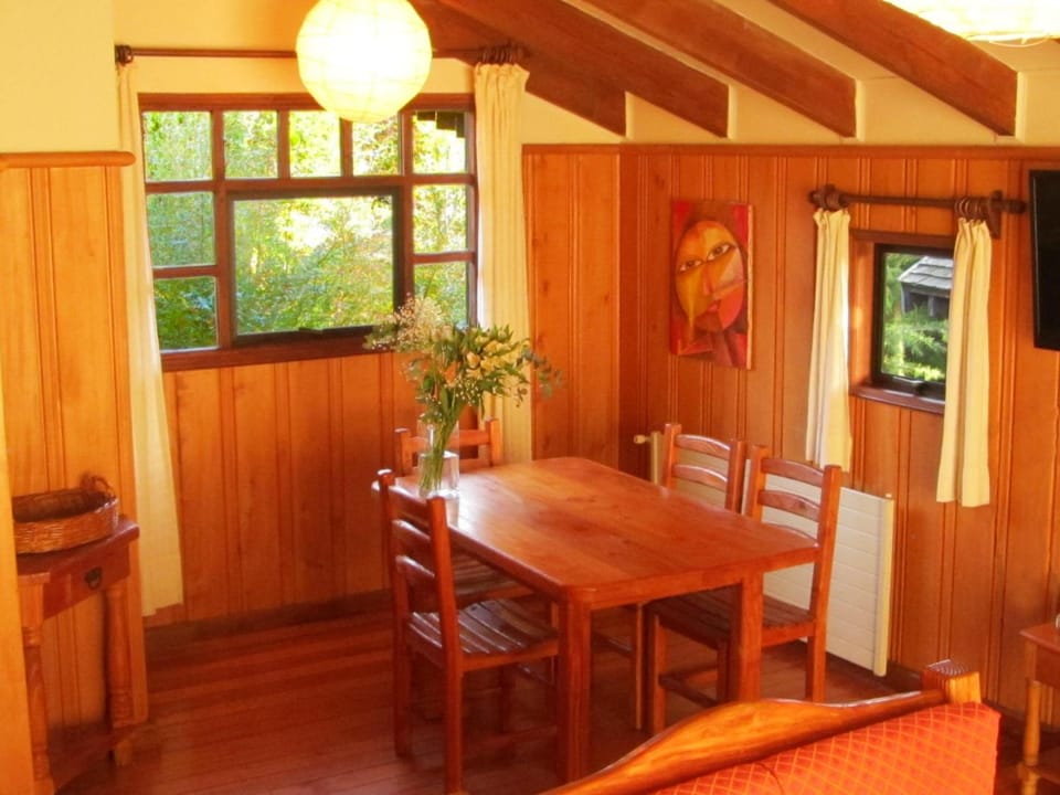 Day, Dining area