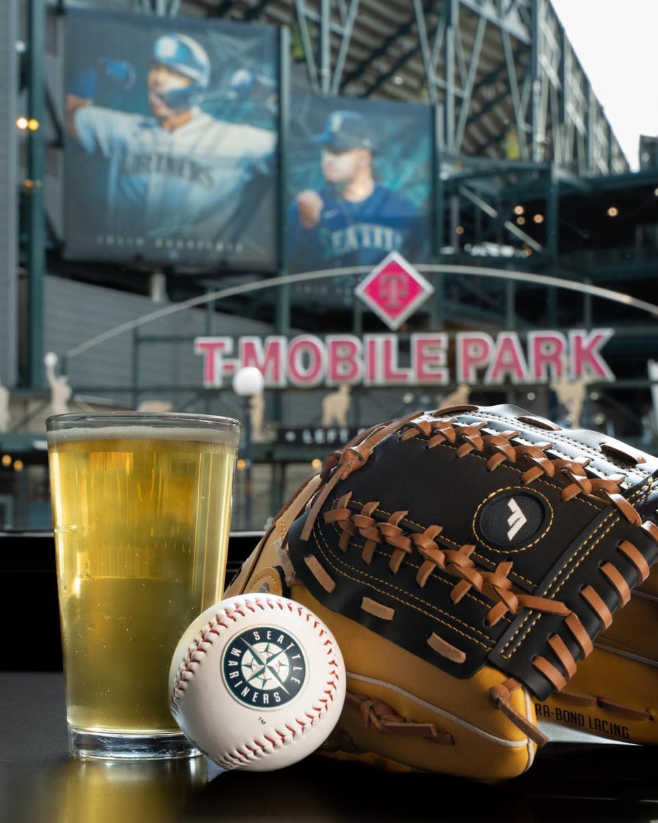 Restaurant/places to eat, View (from property/room), Lounge or bar