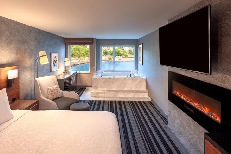 Bed, TV and multimedia, Photo of the whole room, Sea view, fireplace