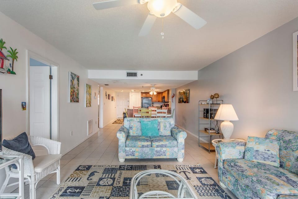 Beachfront Complex - 2b 2b - Beach Place #302 Apartment in Madeira Beach