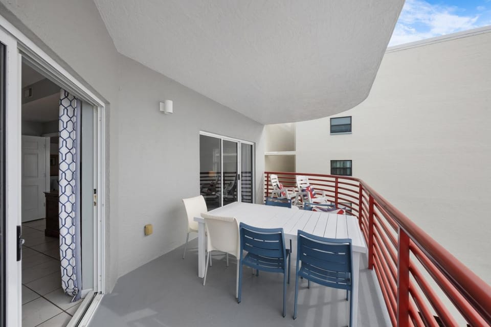 3br Luxury 1400 sq ft - Oceanfront - Crimson #301 Apartment in Madeira Beach