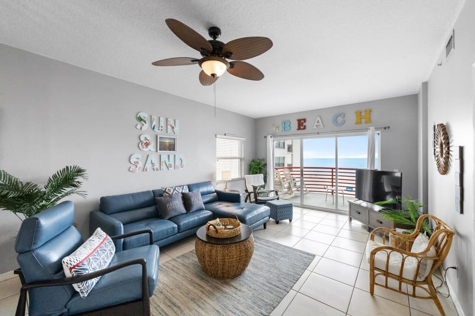3br Luxury 1400 sq ft - Oceanfront - Crimson #301 Apartment in Madeira Beach