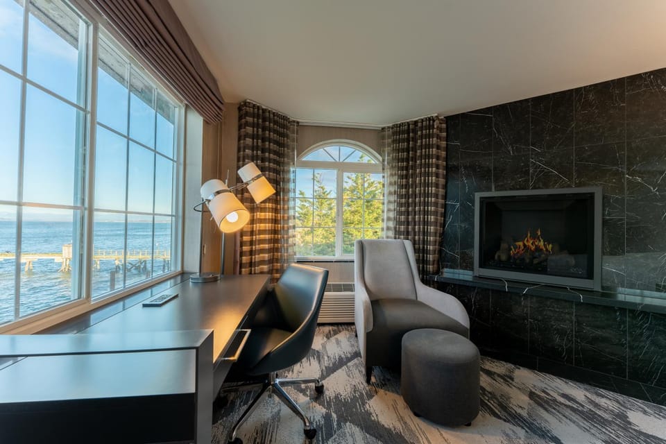 View (from property/room), Seating area, Sea view, fireplace