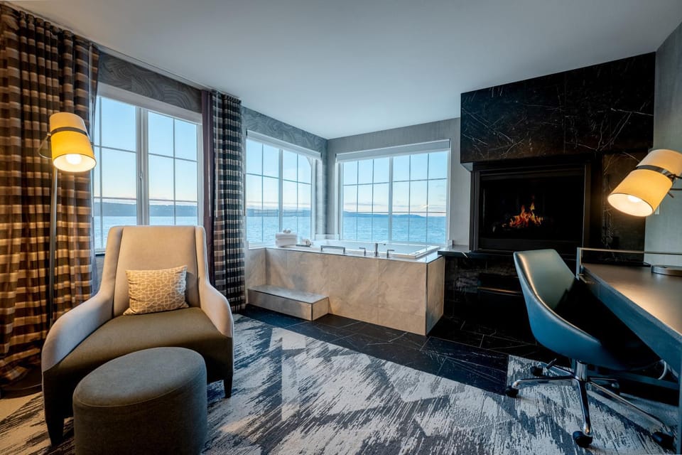 Hot Tub, View (from property/room), Sea view, Bath, fireplace