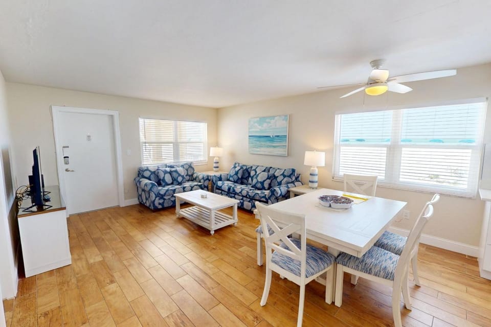 2b 2b Direct Beachfront - Surf Song #121 Apartment in Madeira Beach