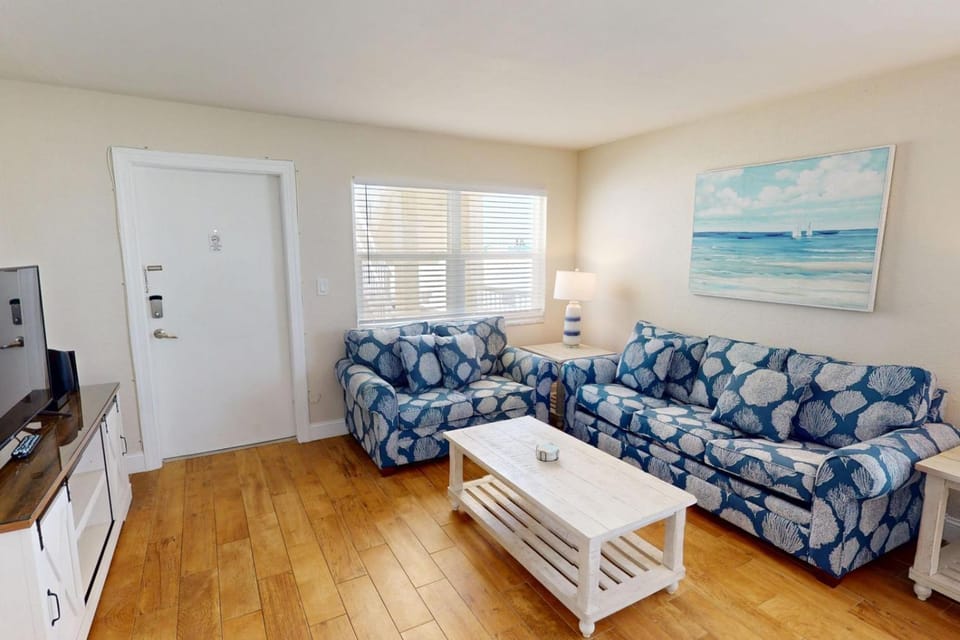 2b 2b Direct Beachfront - Surf Song #121 Apartment in Madeira Beach