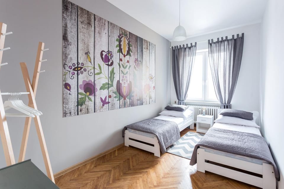 Photo of the whole room, Decorative detail