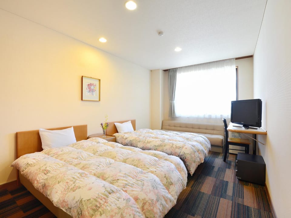 TV and multimedia, Photo of the whole room, Seating area, Bedroom