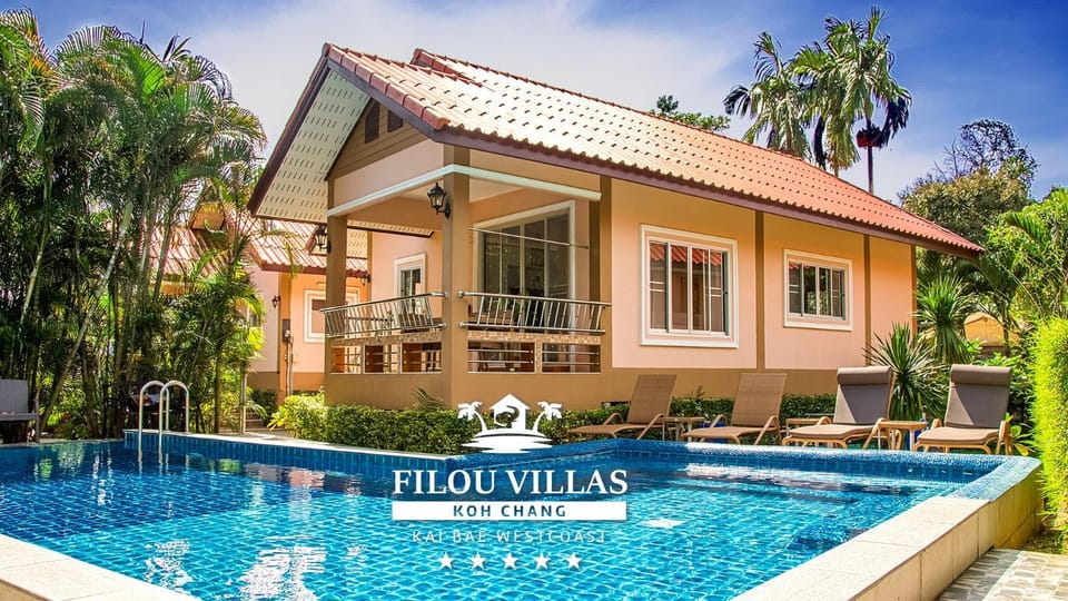 Property building, Garden view, Pool view, Swimming pool, sunbed