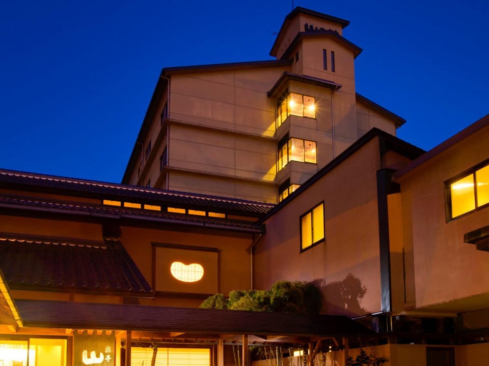Facade/entrance, Night