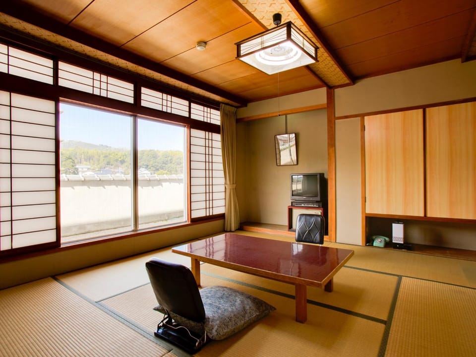 Toilet, Living room, Photo of the whole room, Seating area, Bedroom