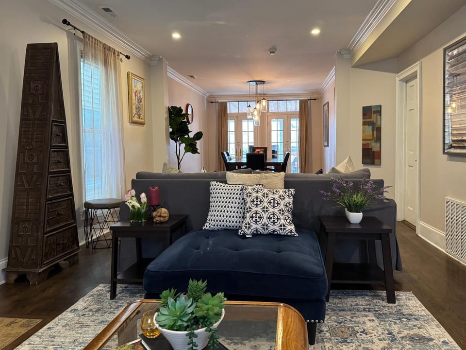 Living room, Seating area