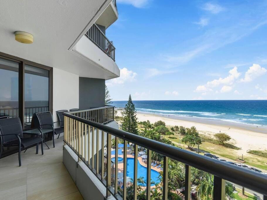 Property building, Balcony/Terrace, Beach
