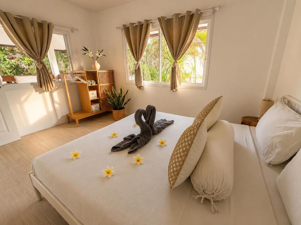 Bedroom, towels, air conditioner