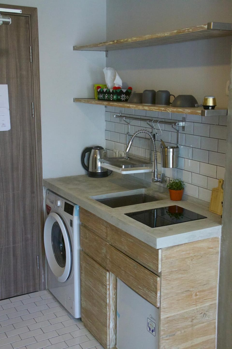 Kitchen or kitchenette