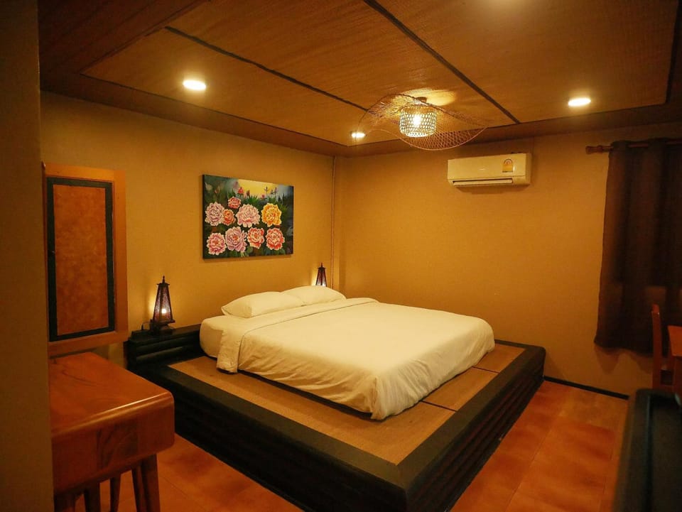 Bed, Photo of the whole room, Bedroom, air conditioner