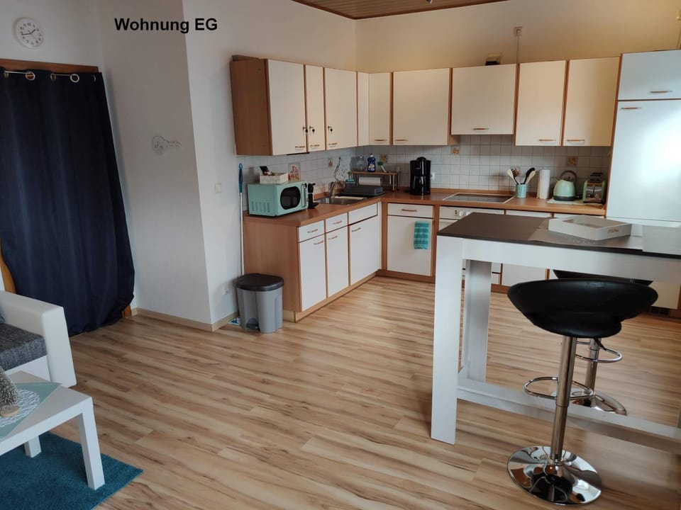 Coffee/tea facilities, Kitchen or kitchenette, Photo of the whole room, Dining area