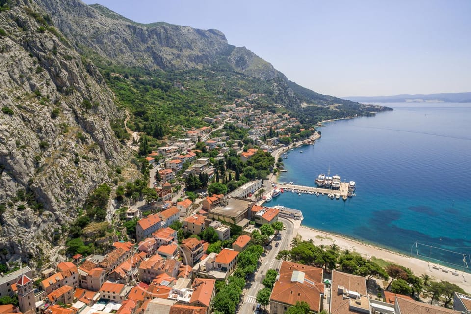 Nearby landmark, Day, Neighbourhood, Natural landscape, Bird's eye view, Summer, Beach, On site