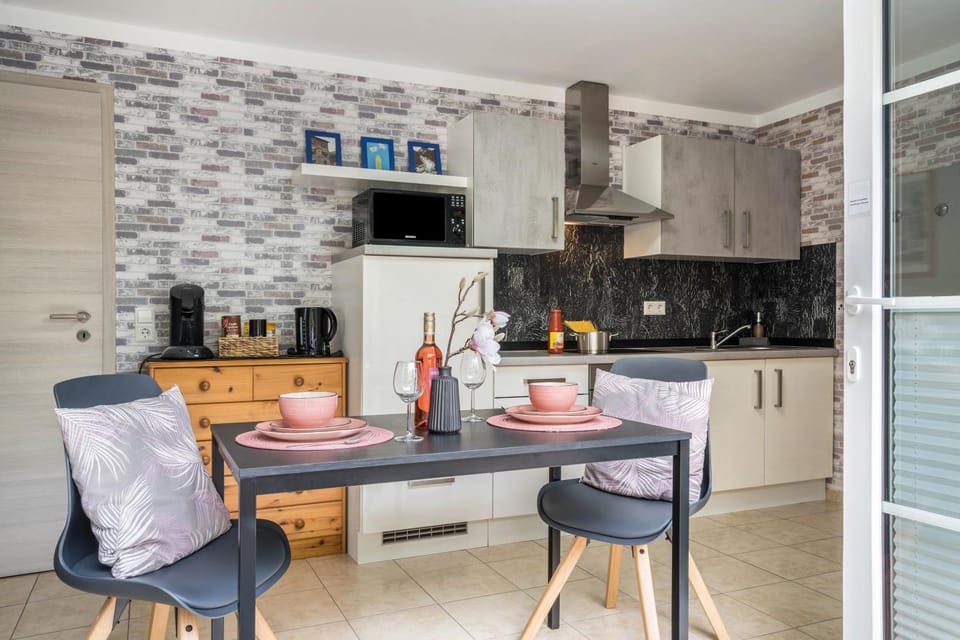 Property building, Kitchen or kitchenette, Living room