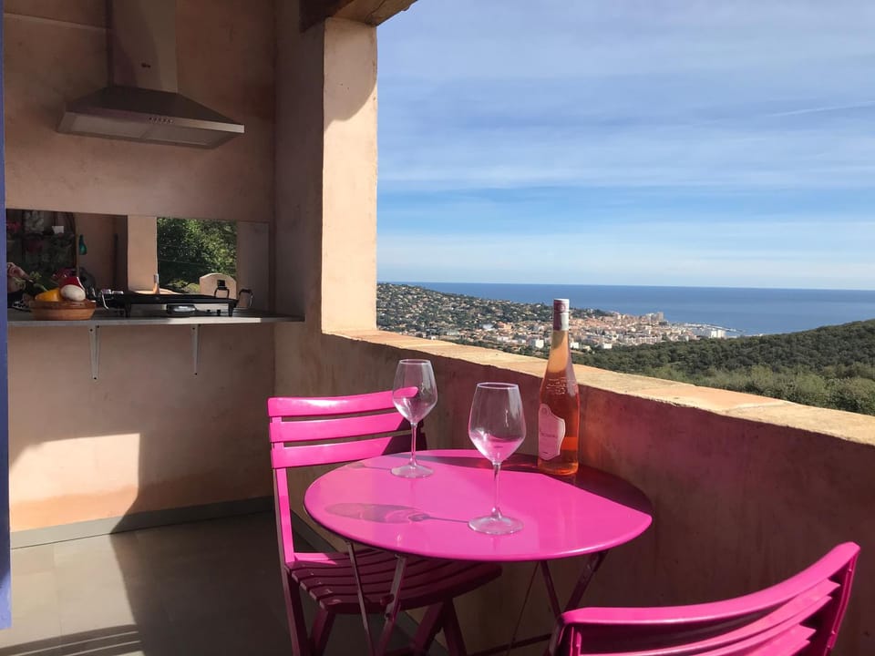 Balcony/Terrace, Sea view, Drinks