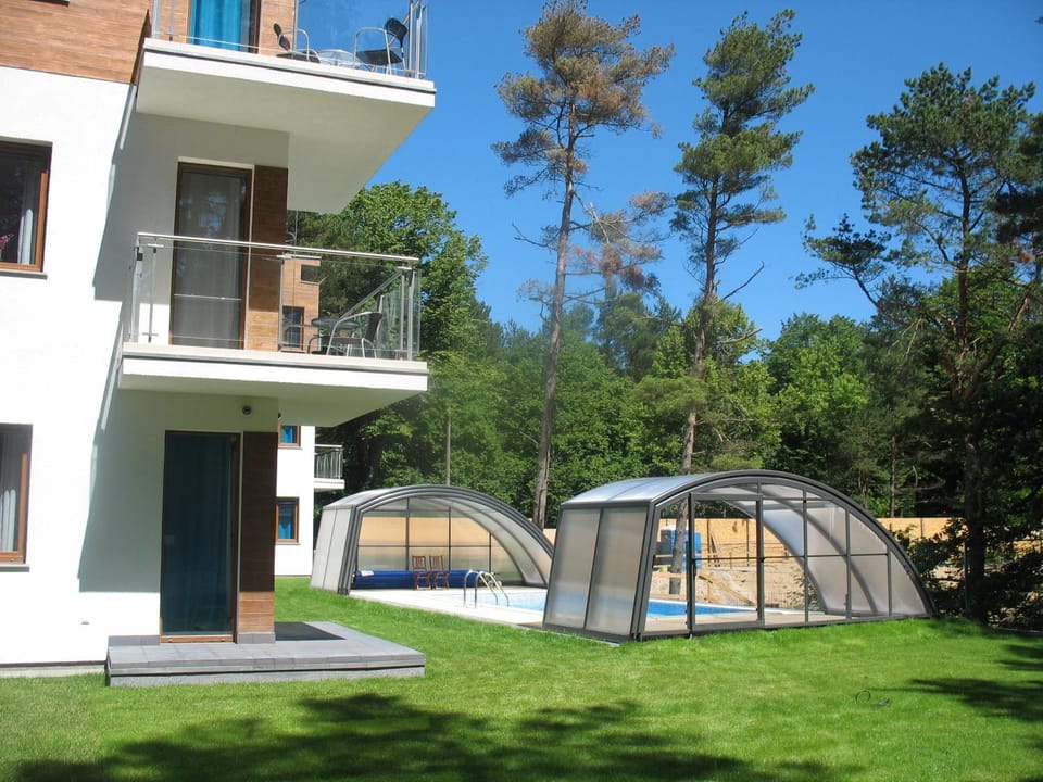 Property building, Spring, Day, Natural landscape, Garden, Garden view, Pool view, Swimming pool, Entertainment