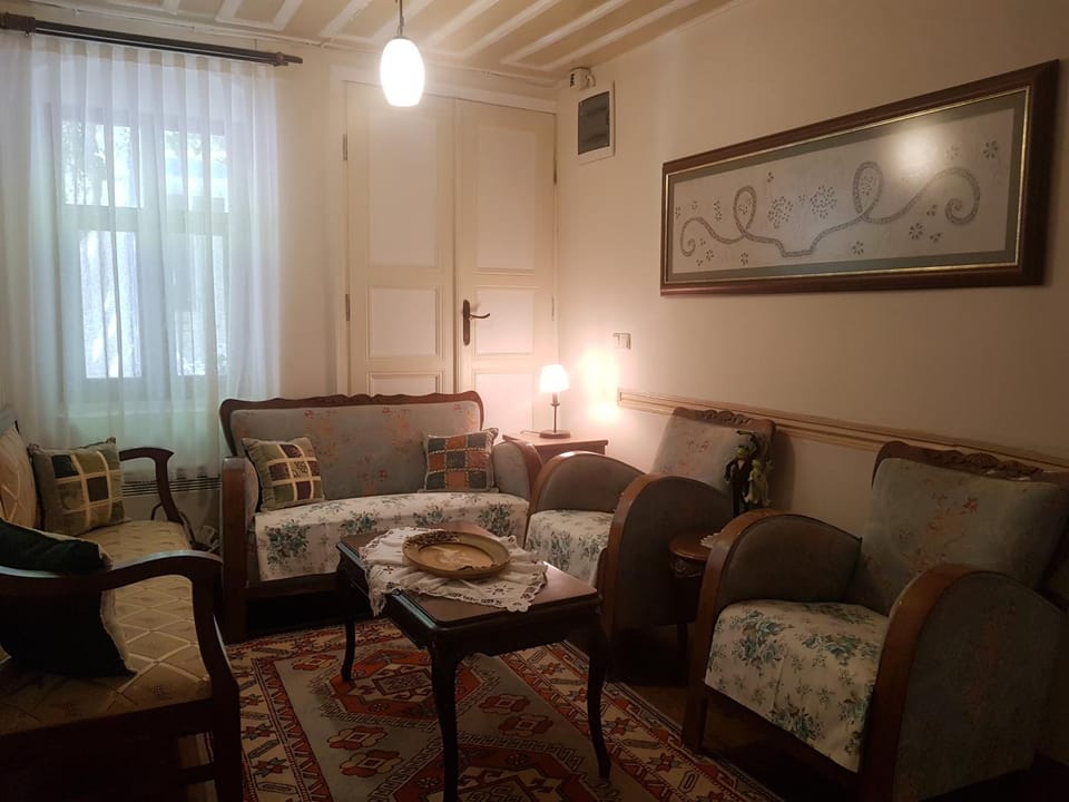 Property building, Seating area