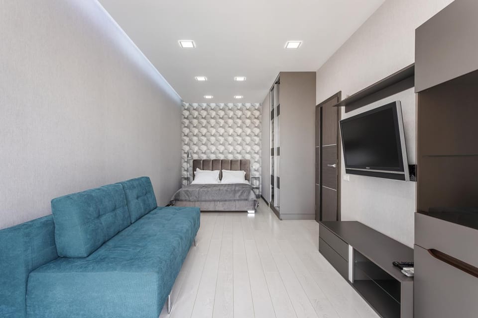 Bed, TV and multimedia, Photo of the whole room, Seating area, Bedroom