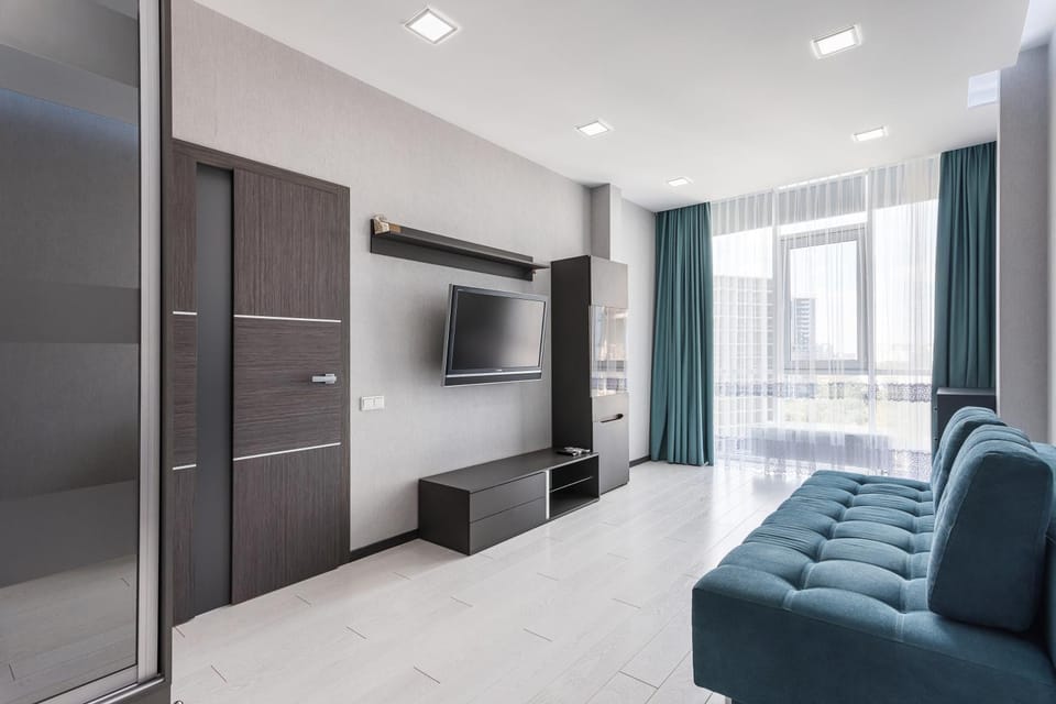 TV and multimedia, Living room, Seating area, Bedroom