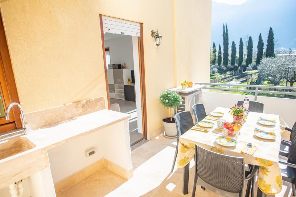 Day, View (from property/room), Balcony/Terrace, Dining area