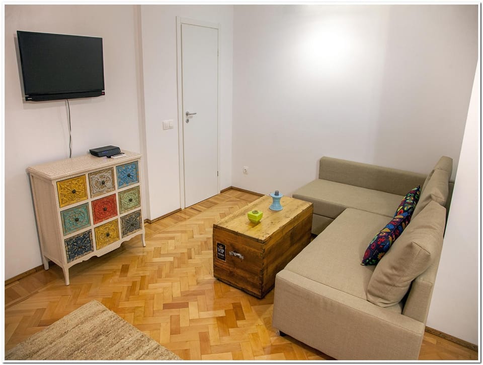 Communal lounge/ TV room, Living room, Seating area