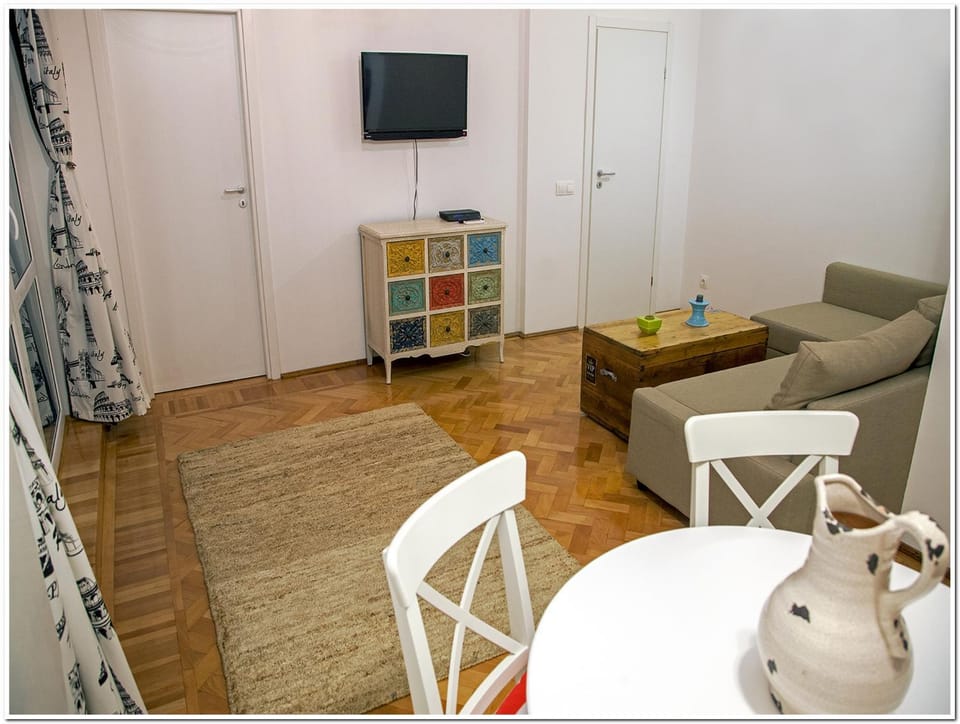 Communal lounge/ TV room, Seating area, Dining area