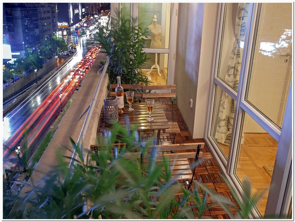 Night, Balcony/Terrace, Street view, Alcoholic drinks