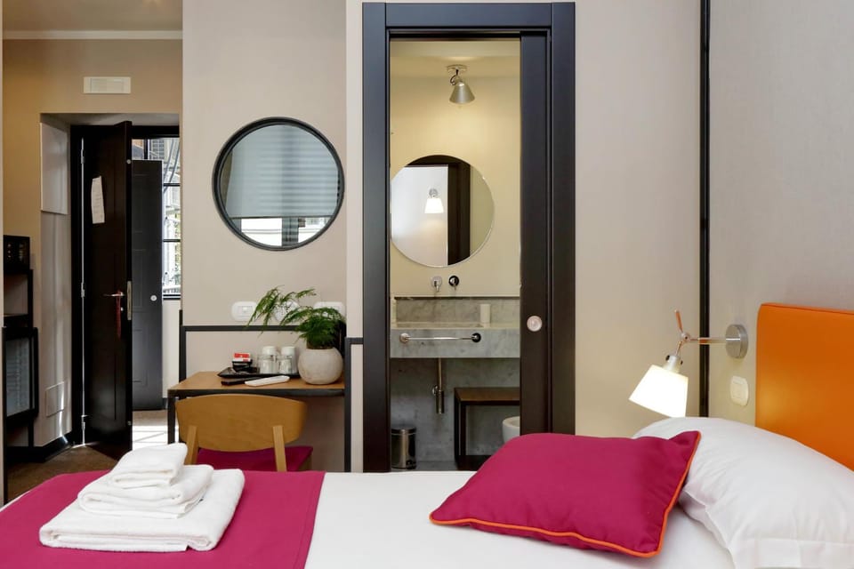Bathroom, Photo of the whole room, Decorative detail, Bedroom