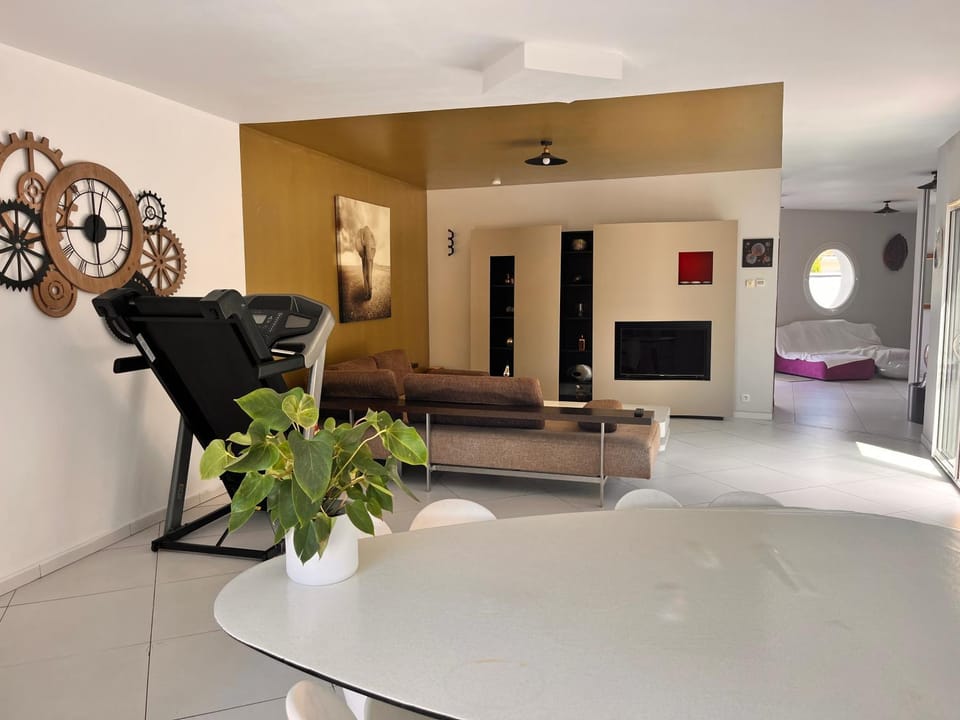 villa patio proche centre ville House in Andernos-les-Bains