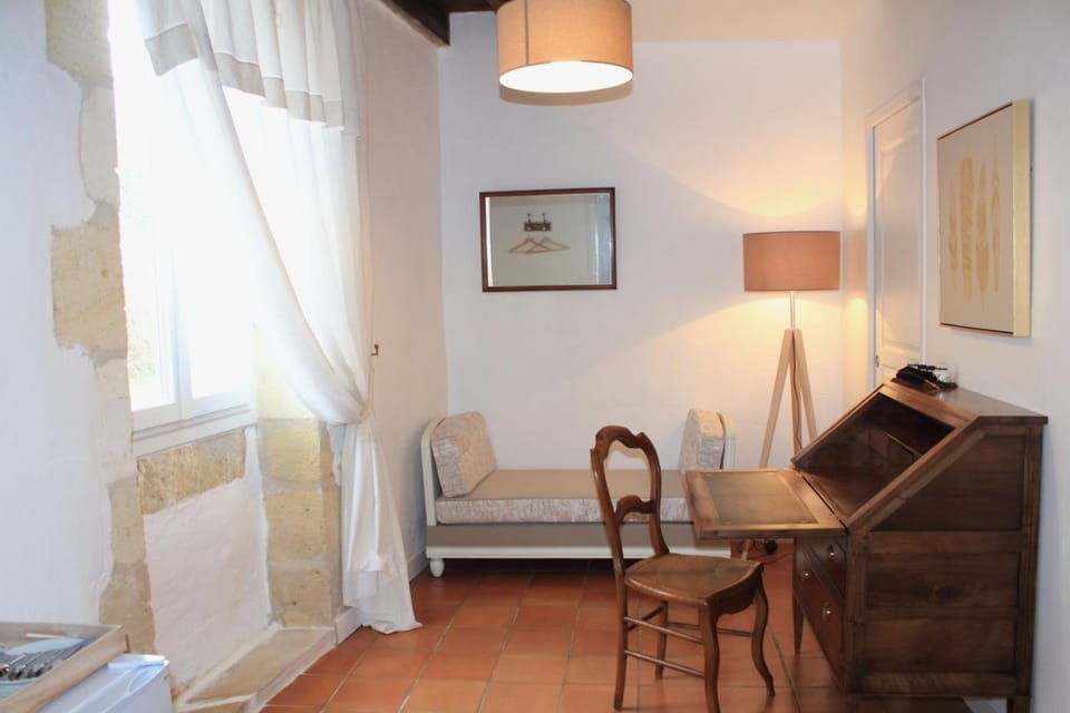 Coffee/tea facilities, Living room, Seating area