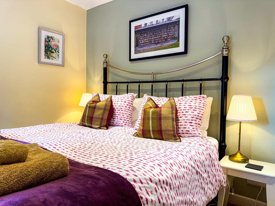 Bed, Decorative detail, Bedroom